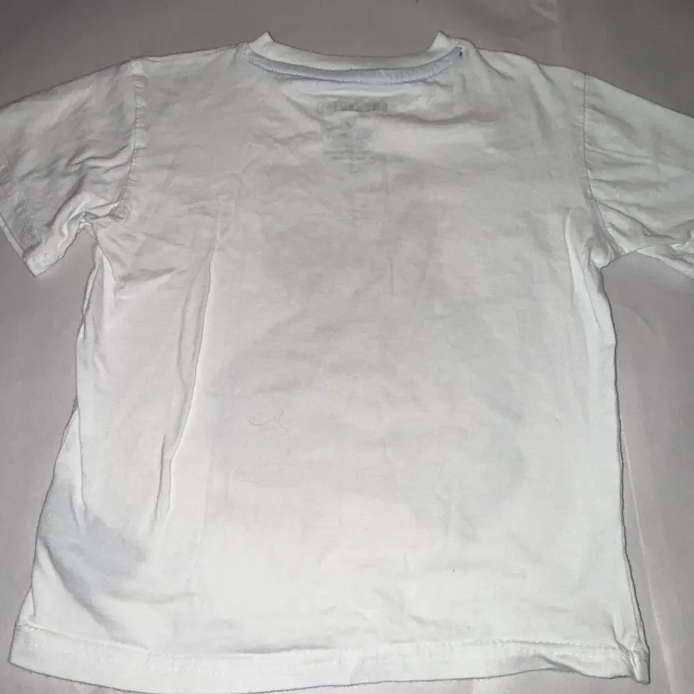 Preowned Boys Encrypted White Dinosaur Gamer T-Shirt And Gamer Shorts Size 5
